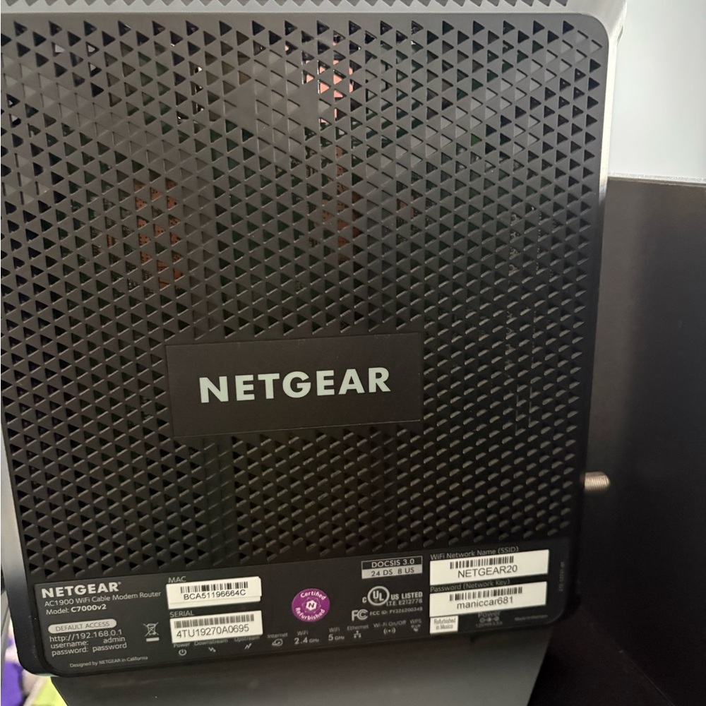 Netgear Dark Gray Router - Picture 3 of 4